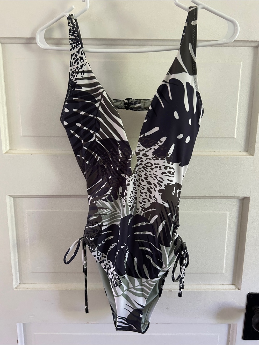 Tropical Leaf Print One-Piece Swimsuit - Black, Green & White